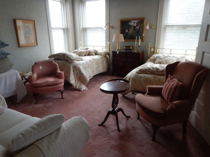 PAIR OF BRASS BEDS BEDROOM