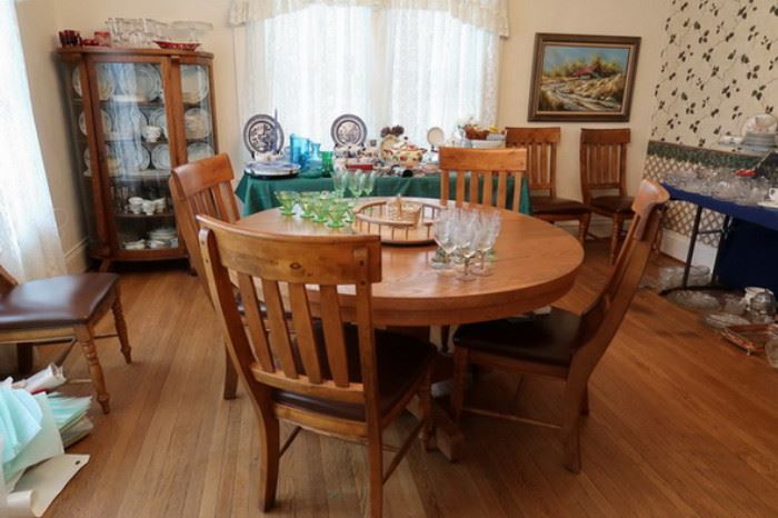 Second oak round table, 8 sturdy/stylish chairs, great condition