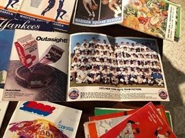 1973 Official Yearbook Mets All-Star Gallery with pull out team picture