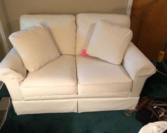 Nice Linen loveseat