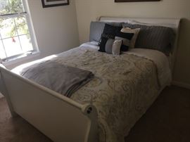 white sleigh bed queen size 