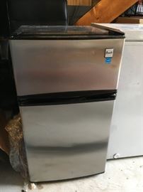 Avanti refrigerator/ freezer apartment