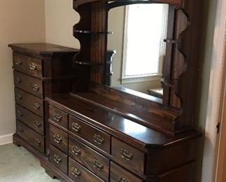 Large Vanity Dresser & Chest Of Drawers 