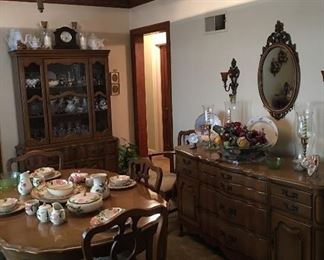 Lovely Dining Room Set; Table & 4 Chairs w/ 2 Captains Chairs & Leaf; Buffet Side Board; China Cabinet Hutch