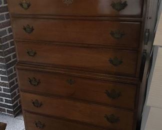 Beautiful Ethan Allen Style Vintage Dresser / Chest Of Drawers. 