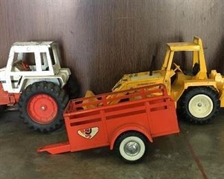 Vintage Metal Toys : International Bulldozer, Agri King Tractor, U-Haul Trailer