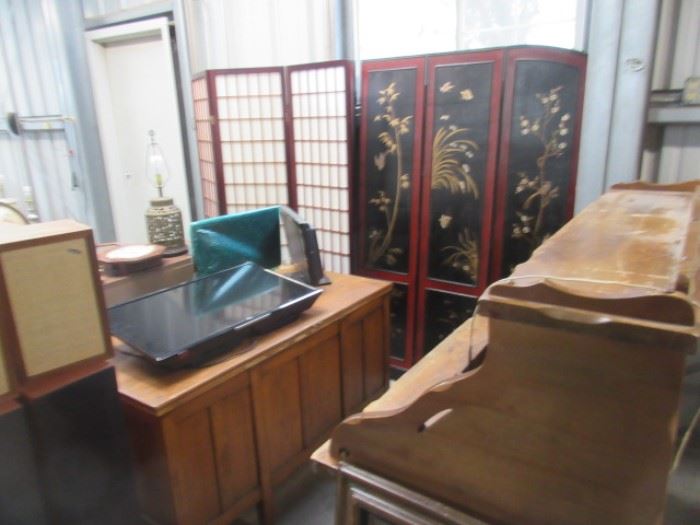Oriental Screens, Computer Monitor