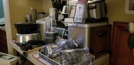 lots of great condition kitchen