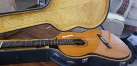 TAKAMINE C1325 CLASSICAL.GUITAR   MINT