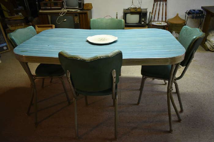 VINTAGE TURQUOISE KITCHEN TABLE W/4 CHAIRS