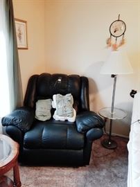 Electric Massaging recliner