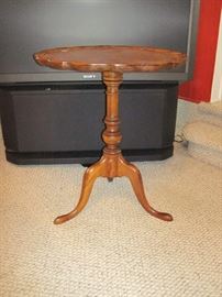 Vintage Round Scalloped 3-Legged Table
