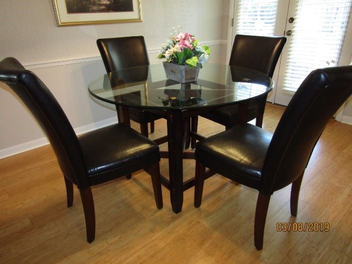 AS YOU CAN SEE IT IS GREAT FOR A SMALL DINING ROOM OR A GREAT ROOM COMBO/TV ROOM FOR DINING.. 6 PC.. LEATHER CHAIRS
