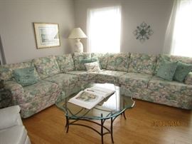 INCREDIBLE WRAP AROUND "L" SHAPED SOFA.. IT WILL FIT JUST ABOUT ANYWHERE.. GREAT CONDITION