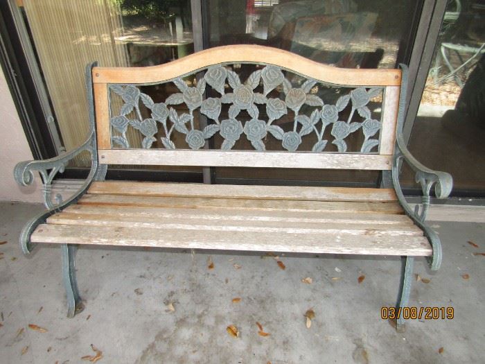 GREAT PARK BENCH BUT NEEDS SOME COLORING AND PAINT.. 