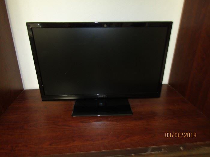 22" TV.. PERFECT FOR A BEDROOM