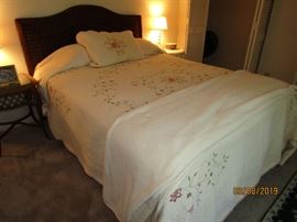 QUEEN SIZE MATTRESS AND BOX SPRING.. BRAND NEW... 