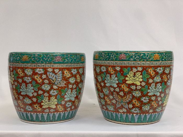 VINTAGE PAIR CHINESE FAMILLE VERTE PLANTERS