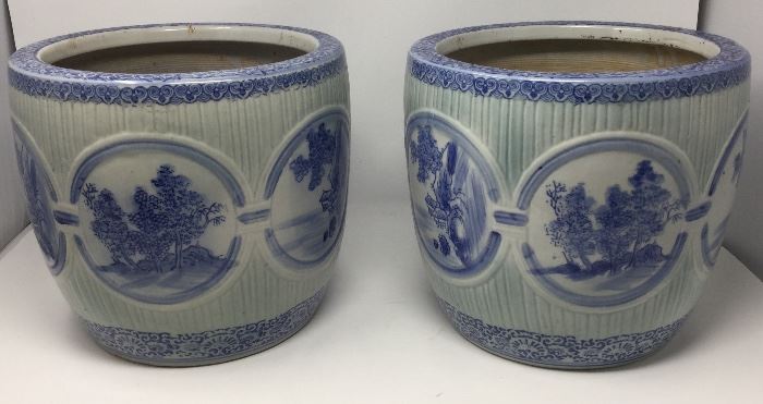 VINTAGE PAIR OF BLUE AND WHITE PLANTERS