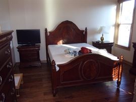 Lift Mattress Like New ...…… Beautiful Bedroom Suite