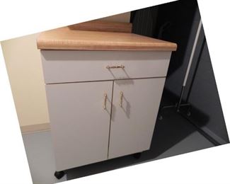 DOORED / DRAWERED KITCHEN COUNTER ON WHEELS