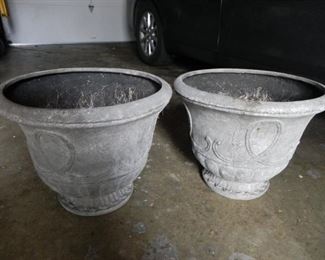 LARGE FLOWER POTS