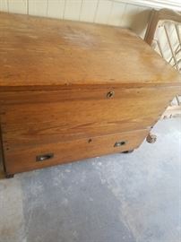 Very nice vintage trunk with bottom drawer