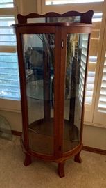 Curved Glass Display Cabinet AS-IS	62x30x15in	HxWxD