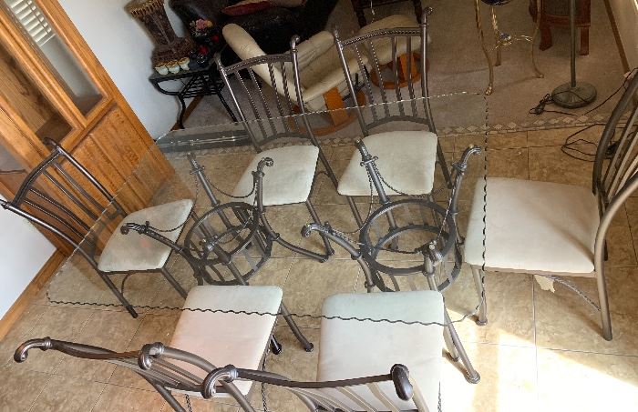 Glass top Dining Room Table w/ 6 Chairs	30x42x66in	HxWxD