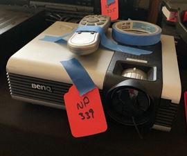 BenQ PB7100 DLP Projector