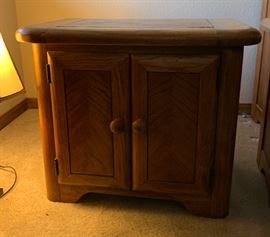 2 Oak Nightstands PAIR AS-IS 23x28x17 HxWxD