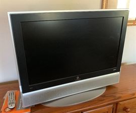 VIZO 32in HD TV L32 HDTV10A 25x32x10in HxWxD