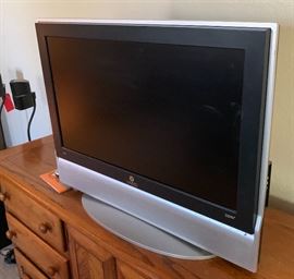 VIZO 32in HD TV L32 HDTV10A 25x32x10in HxWxD