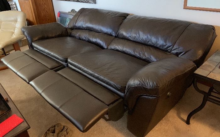Brown Leather Reclining Sofa/Couch	41x94x44in	HxWxD