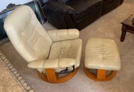 Leather Ekornes Style Lounge Chair w/ Ottoman AS-IS 37X39X24IN HxWxD