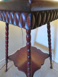 DETAILS OF ANTIQUE SIDE TABLE - NICE LEGS!