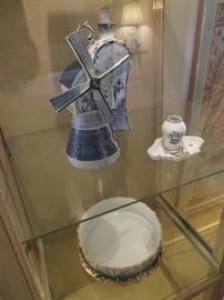 DELFT PORCELAIN AND A SMALL SELECTION OF HEREND