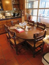 Nice Spanish/Mission Style Dining Room Set with (6) Chairs and Table Leaves
