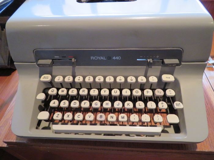 Royal 440 Typewriter