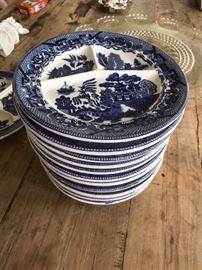 Vintage Blue Willow Transferware. Great Luncheon Plates.