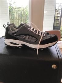 NWT Mens Tennis Shoes Sz13