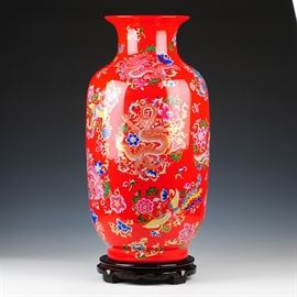 LOT 786 CHINESE RED PORCELAINE VASE