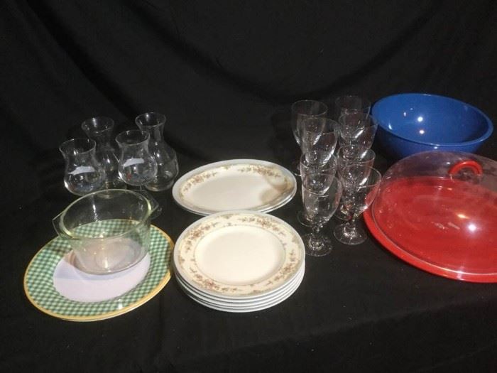 Retro Kitchen Plastic Ware and Glasses