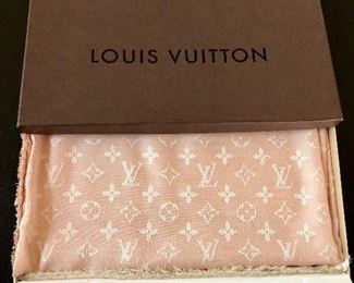 Luis Vuitton - never worn 