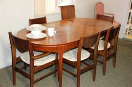 Stanley MCM Dining Table & Chairs