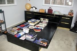 Lane Black Lacquer King Bedroom Set