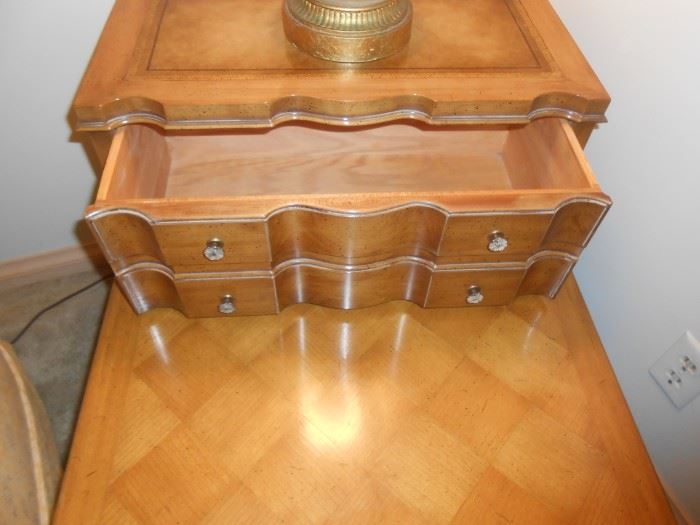 Beautiful parkay style inlay stepback end table 
