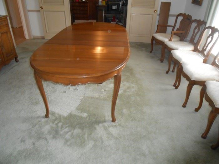 2 leaf oval dining room table