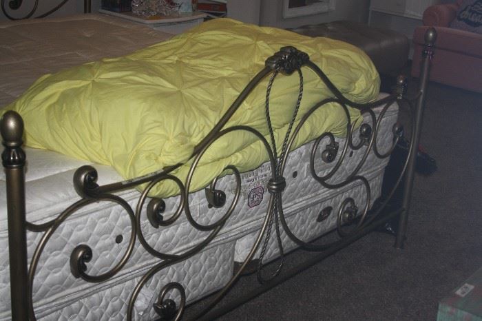 METAL KING BED