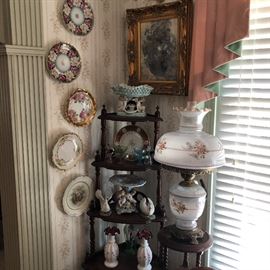 Plates, corner stands, lamps, pictures, Dresden style
